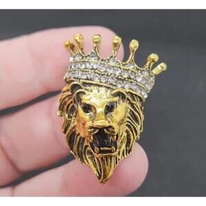 Lion King of The Beasts Brooch Gold Tone Metal with Rhinestone Crown Jungle